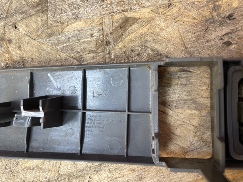 Заглушка салонная