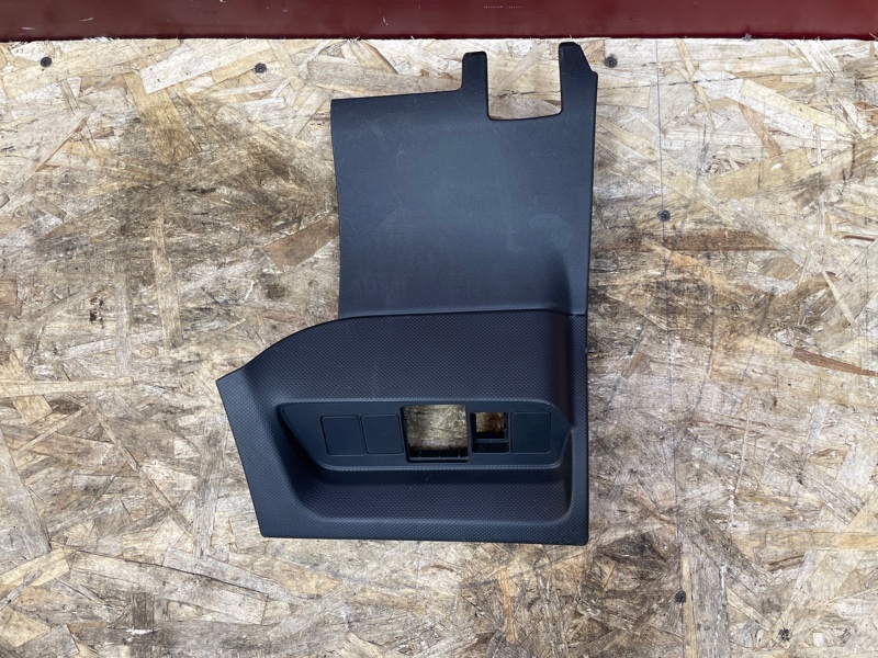 Крышка блока предохранителей