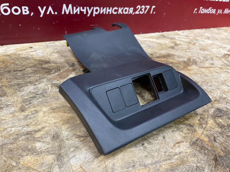 Крышка блока предохранителей