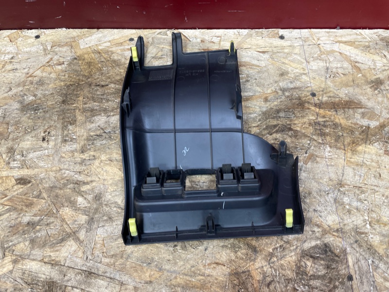 Крышка блока предохранителей