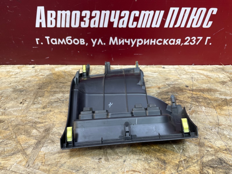 Крышка блока предохранителей