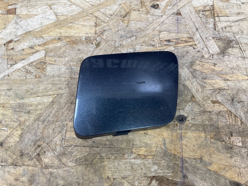 Заглушка буксировочного крюка