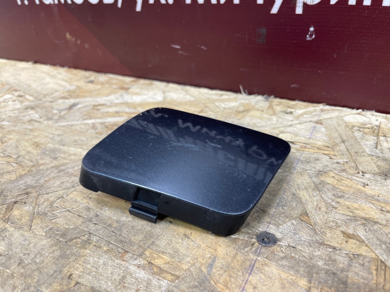 Заглушка буксировочного крюка