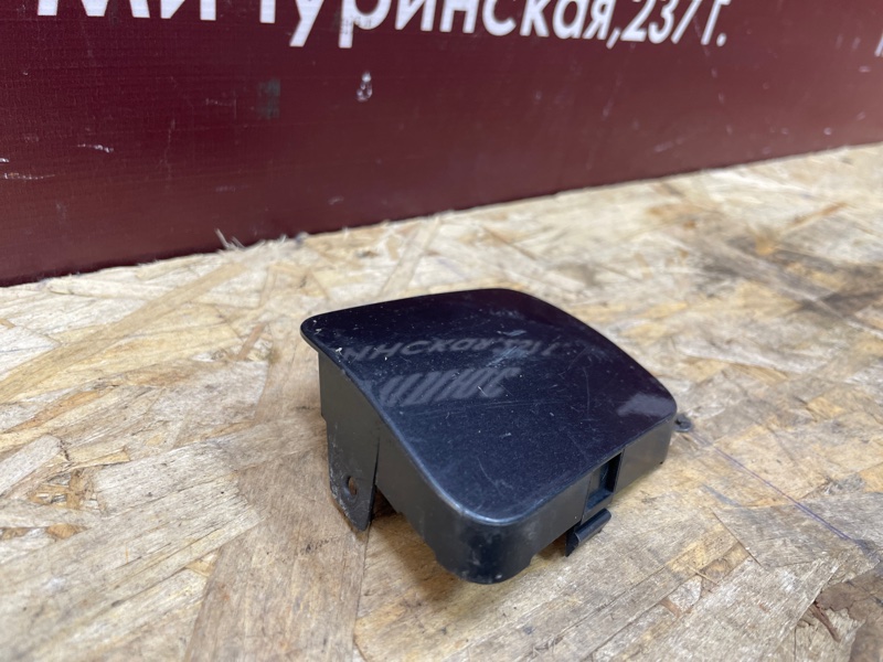 Заглушка буксировочного крюка