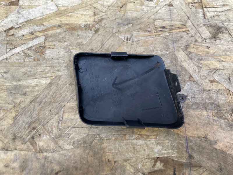 Заглушка буксировочного крюка