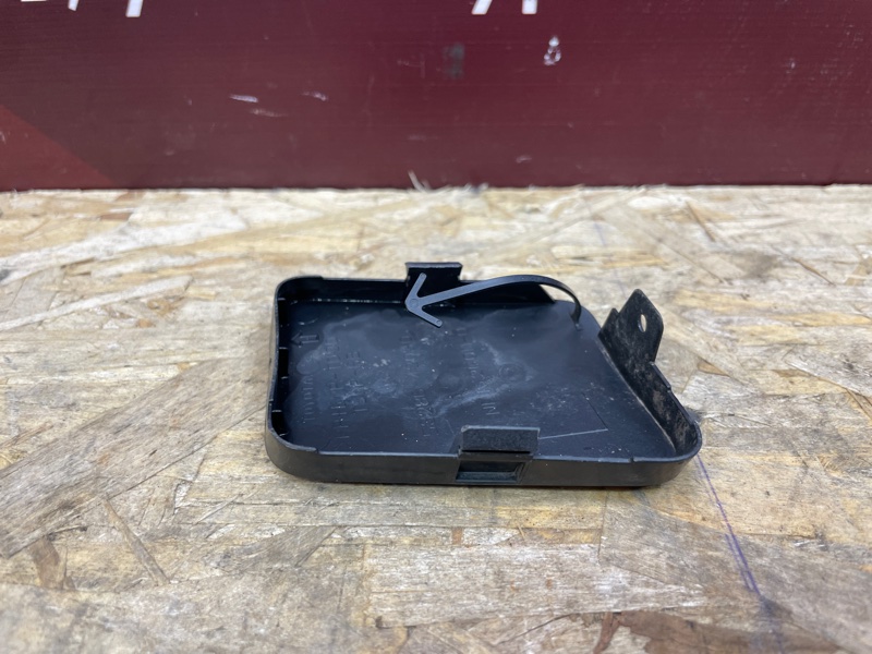 Заглушка буксировочного крюка