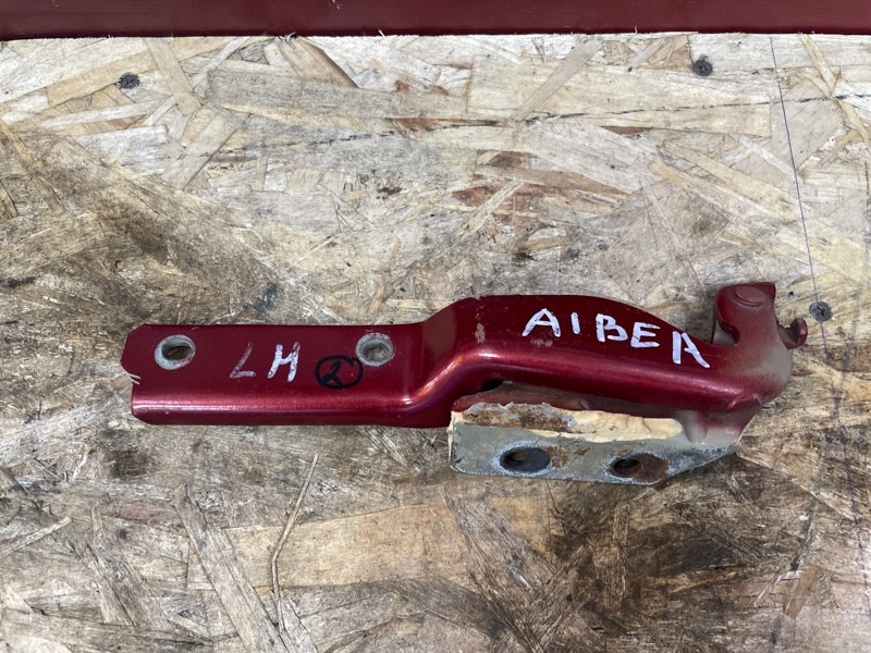 Петля капота