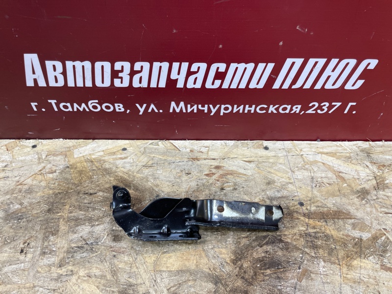 Петля капота