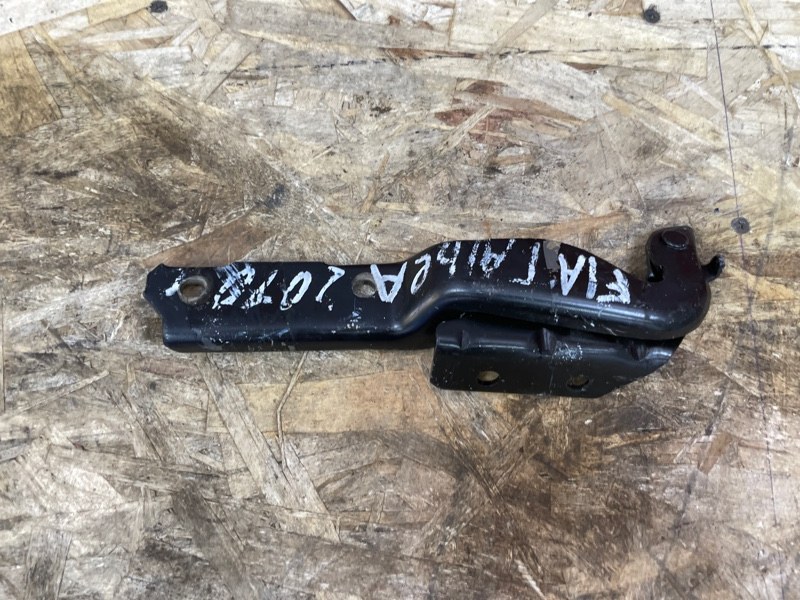 Петля капота