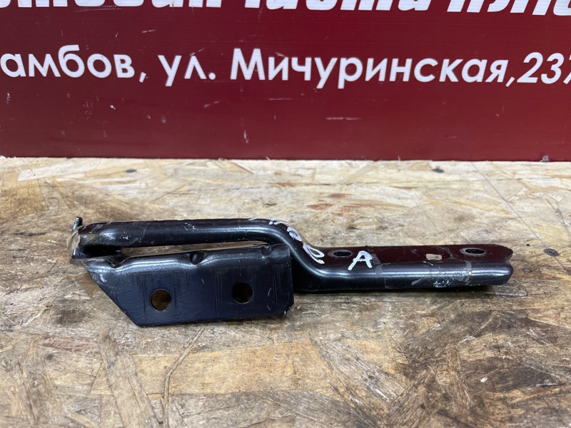 Петля капота