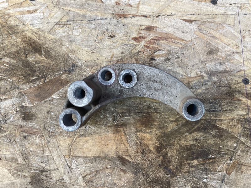 Кронштейн опоры двигателя