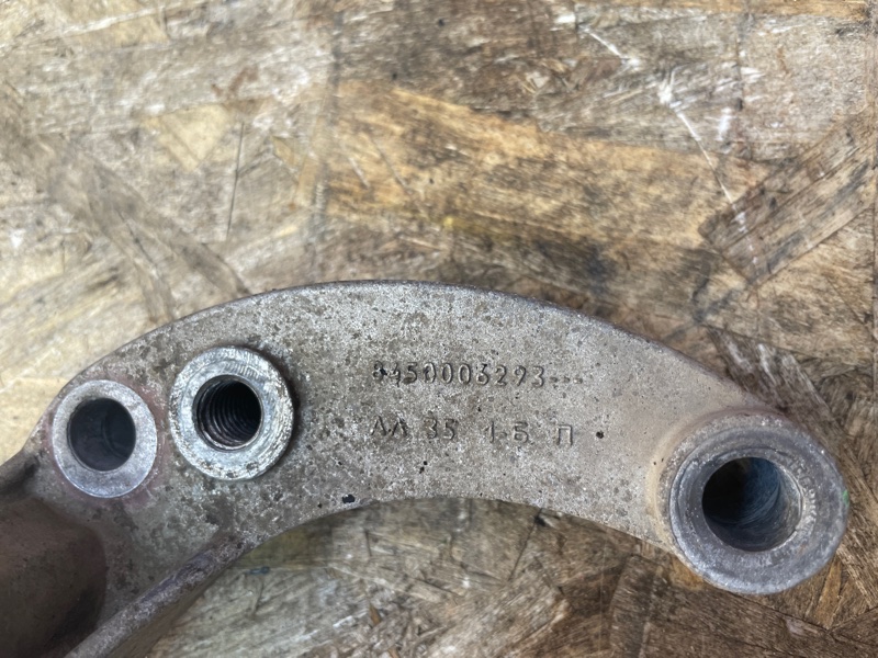 Кронштейн опоры двигателя