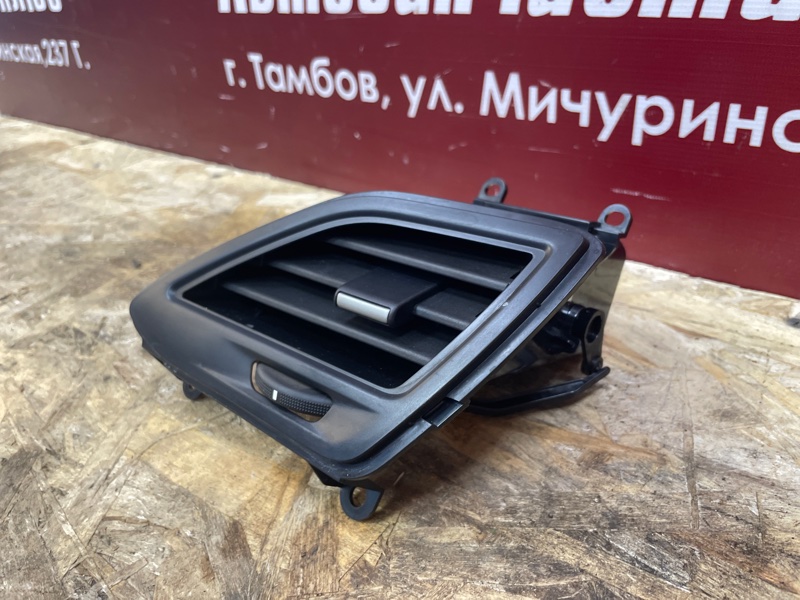 Воздушный дефлектор салона