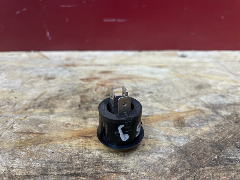 Кнопка открывания багажника