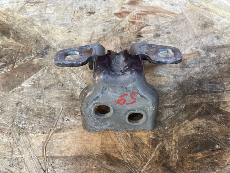 Петля двери