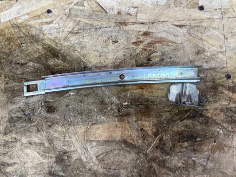 Направляющая стекла     двери