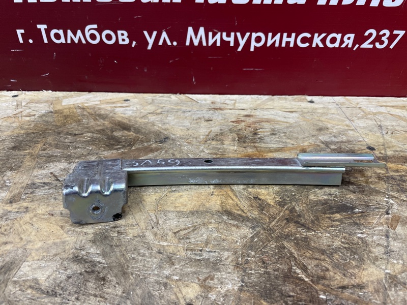 Направляющая стекла     двери