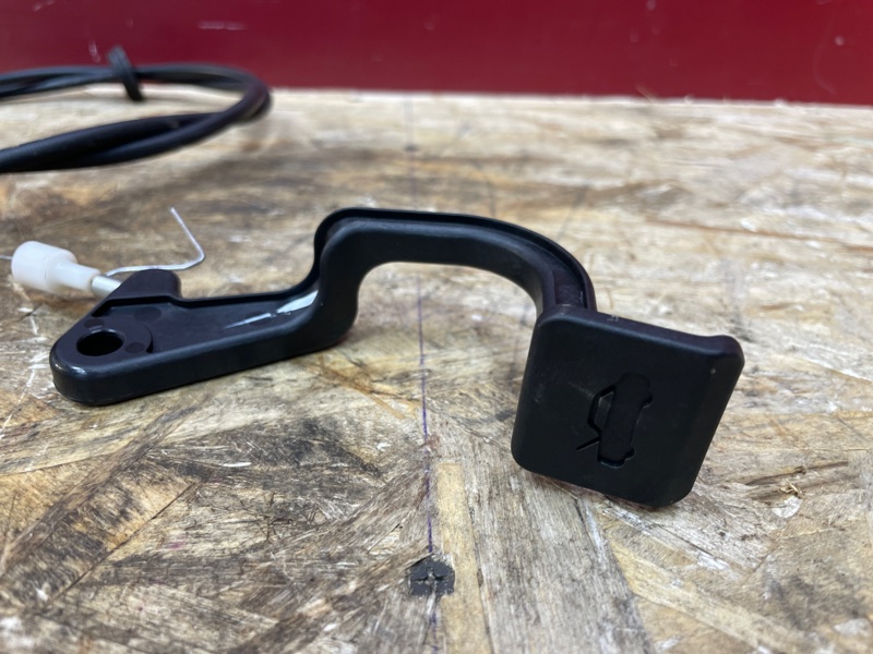 Ручка открывания капота