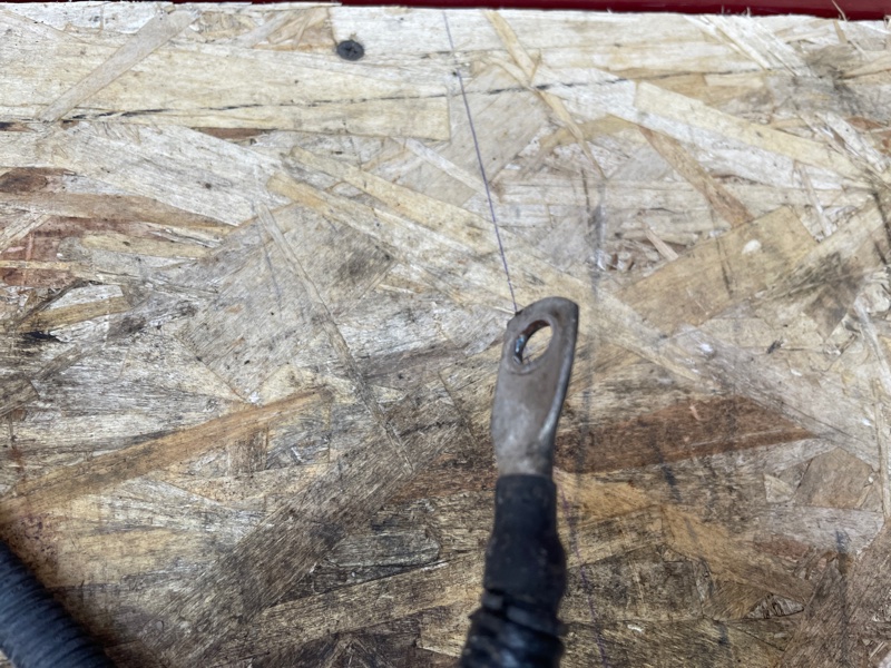 Клемма аккумулятора (минусовая)