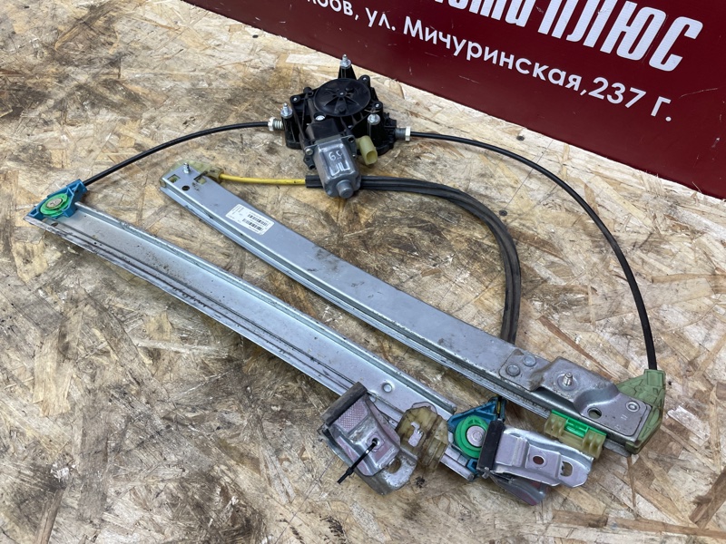 Стеклоподъемник    двери