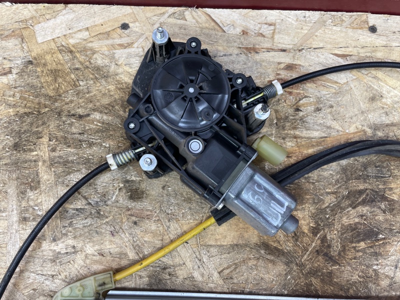 Стеклоподъемник    двери