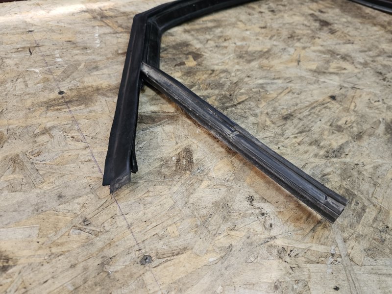 Уплотнитель рамки двери