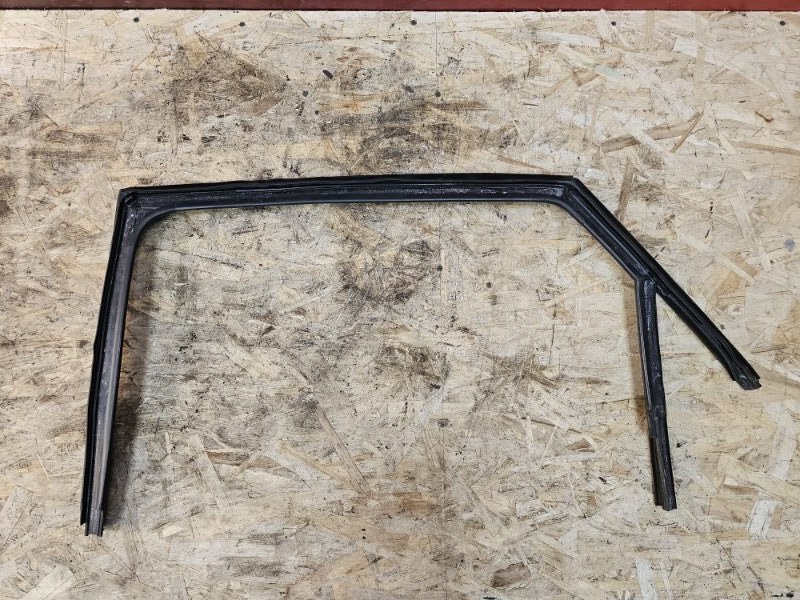 Уплотнитель рамки двери