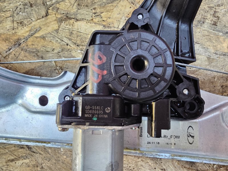 Стеклоподъемник    двери