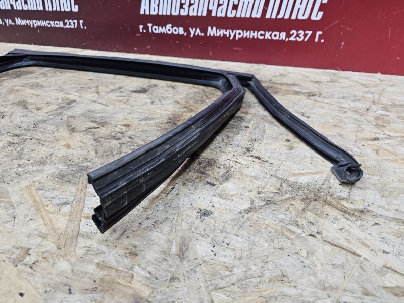 Уплотнитель рамки двери
