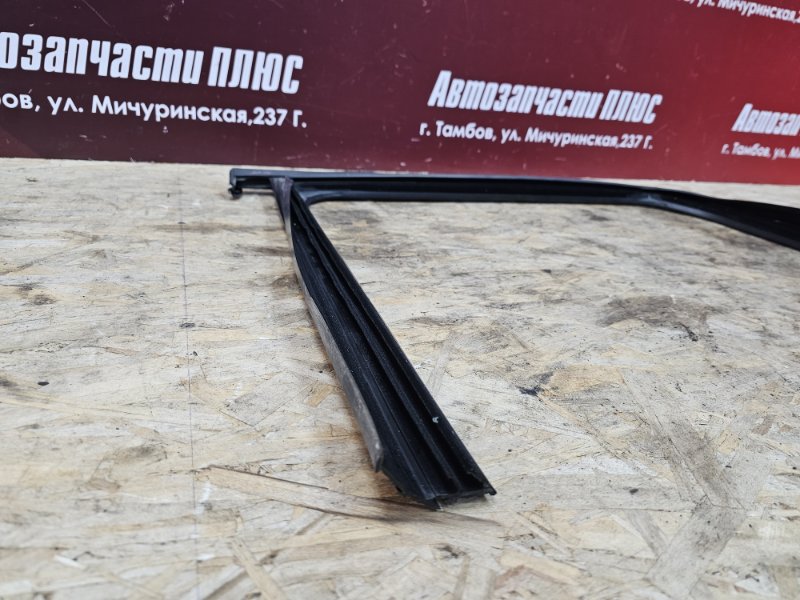 Уплотнитель рамки двери