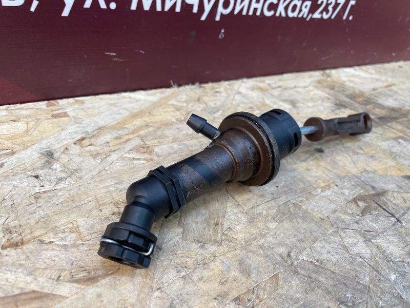 Главный цилиндр сцепления