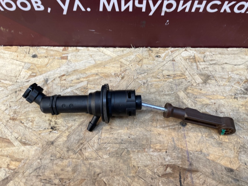 Главный цилиндр сцепления