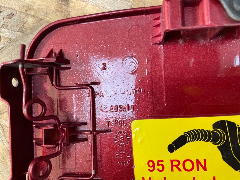 Лючок бензобака