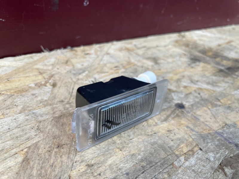 Плафон подсветки номера