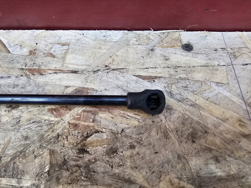 Амортизатор багажника