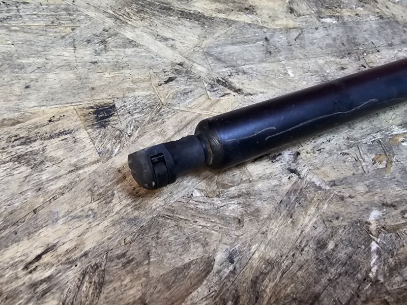 Амортизатор багажника