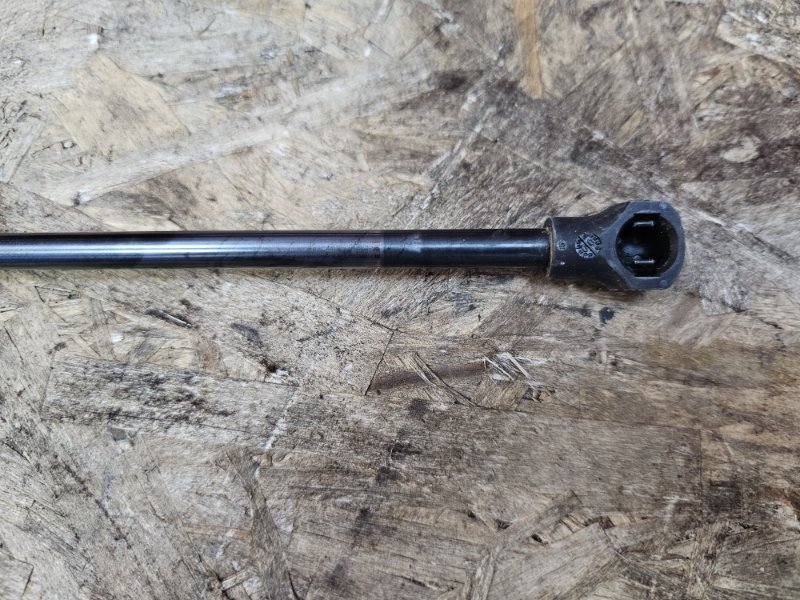 Амортизатор багажника