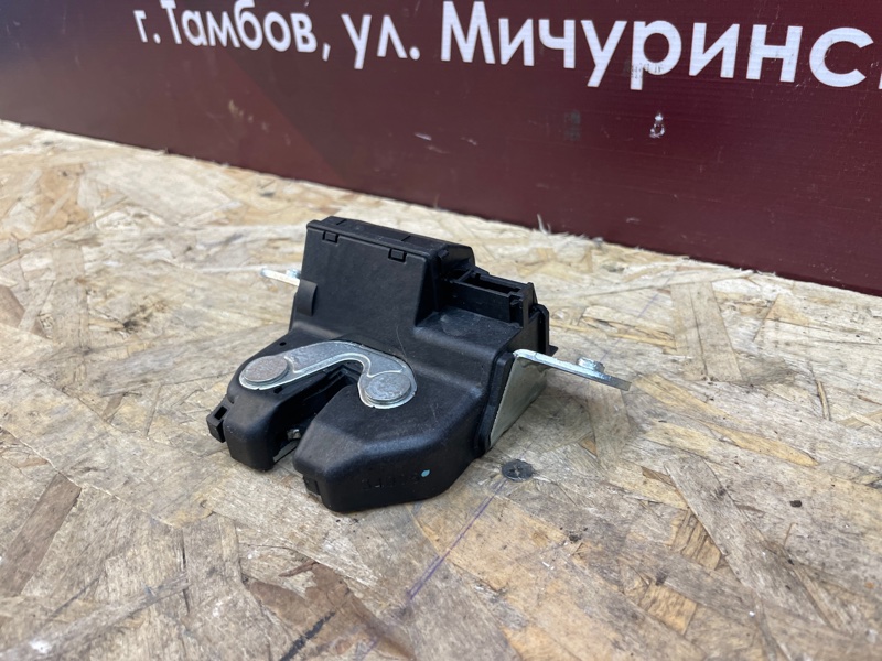 Замок крышки багажника