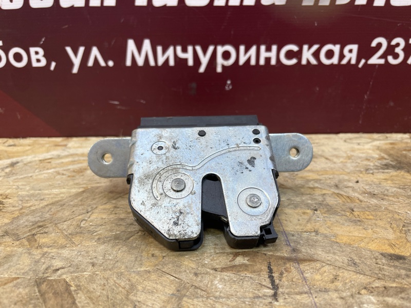 Замок крышки багажника