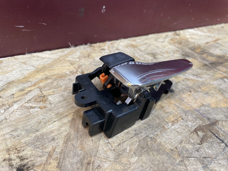 Внутренняя ручка     двери