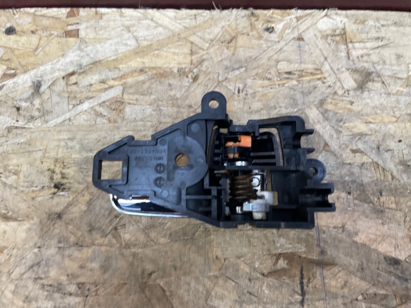 Внутренняя ручка     двери