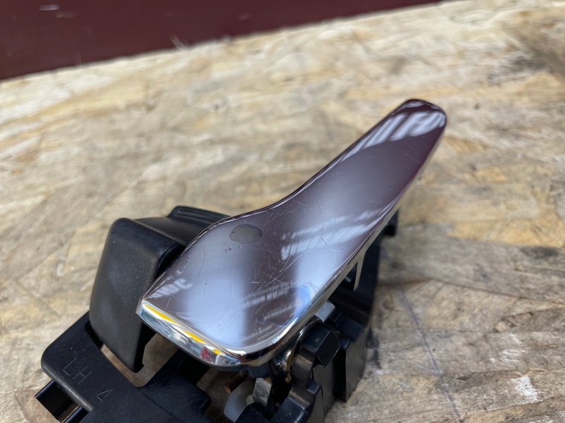 Внутренняя ручка     двери