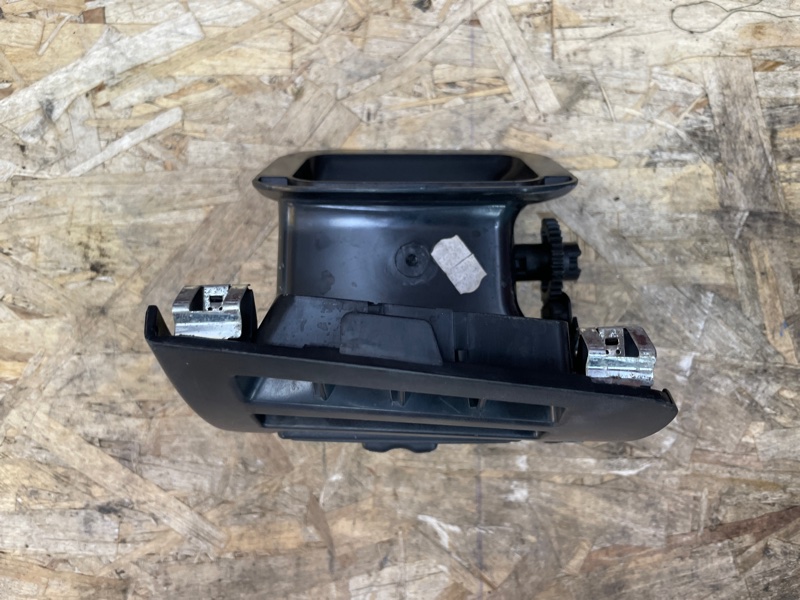 Воздушный дефлектор салона