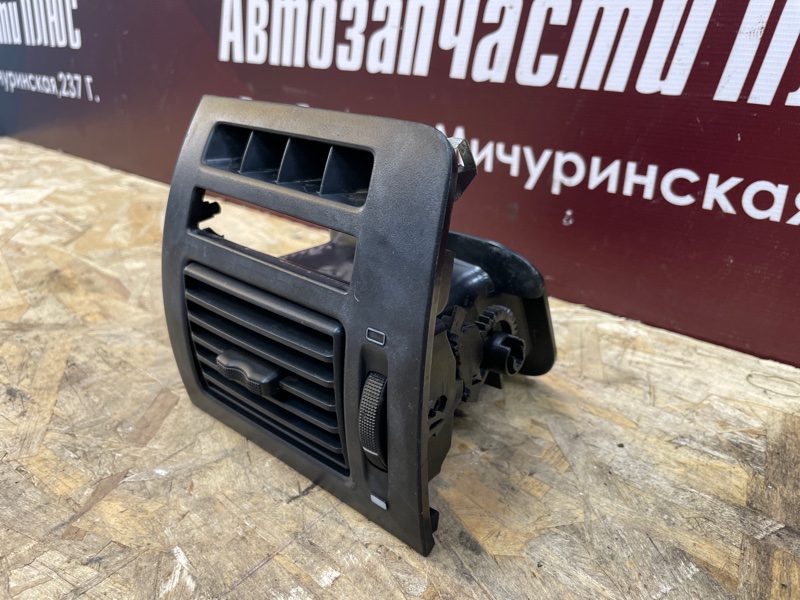 Воздушный дефлектор салона