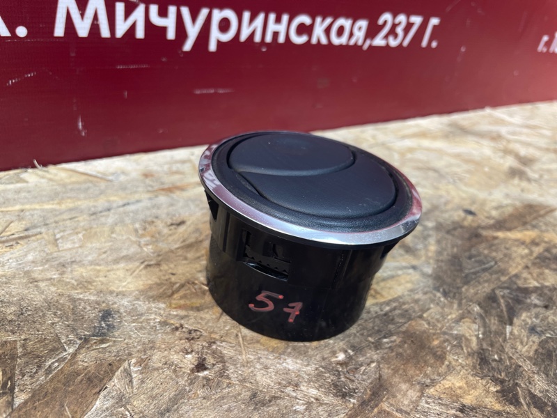 Воздушный дефлектор салона