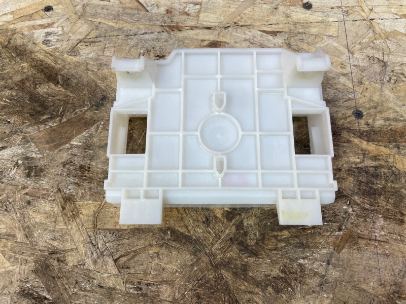 Кронштейн блока кузовной электроники