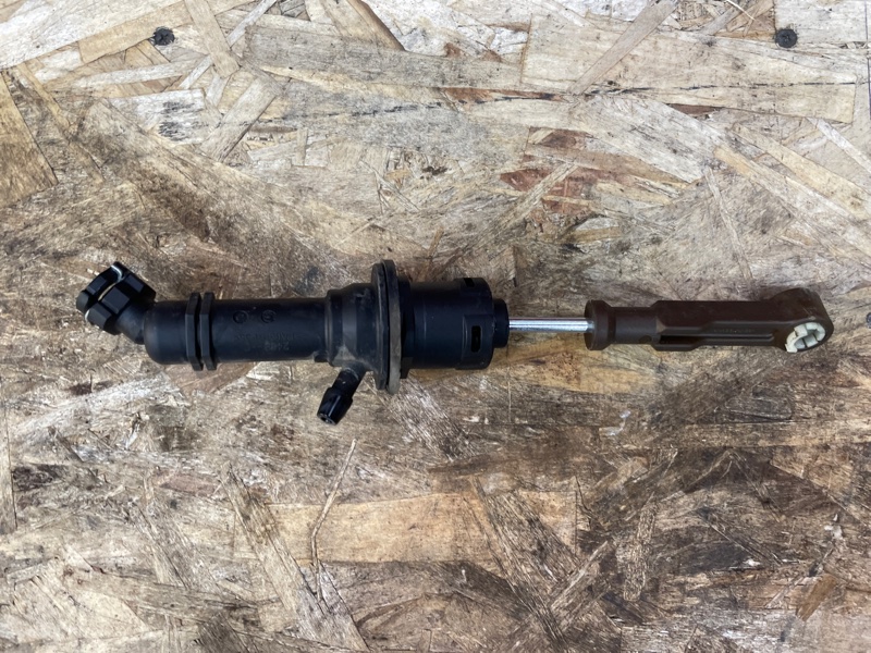 Главный цилиндр сцепления