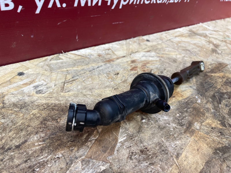 Главный цилиндр сцепления