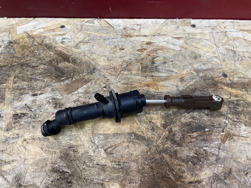 Главный цилиндр сцепления