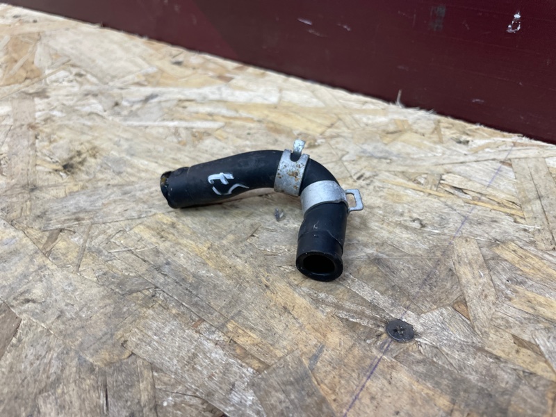 Патрубок вентиляции картерных газов